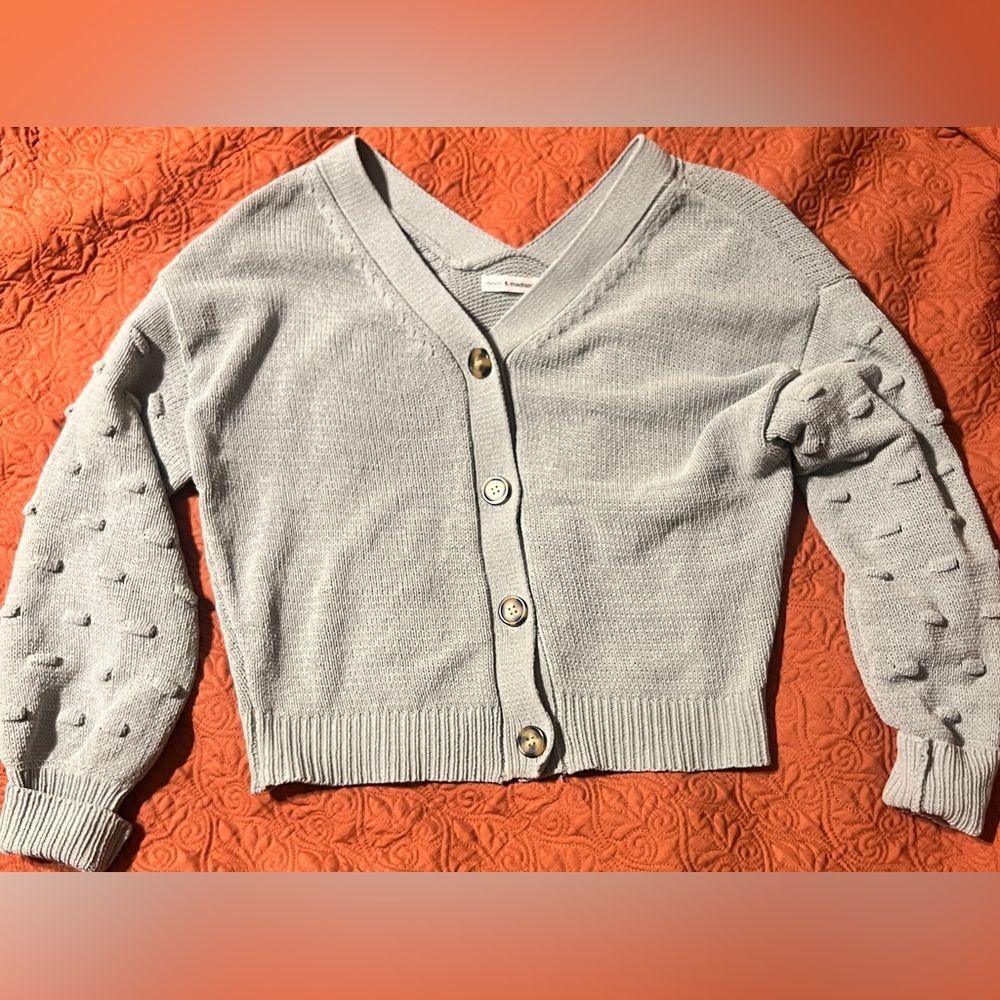 Anthropologie Moon & Madison Cardigan
Women- Boho Sweater Size Medium Gray